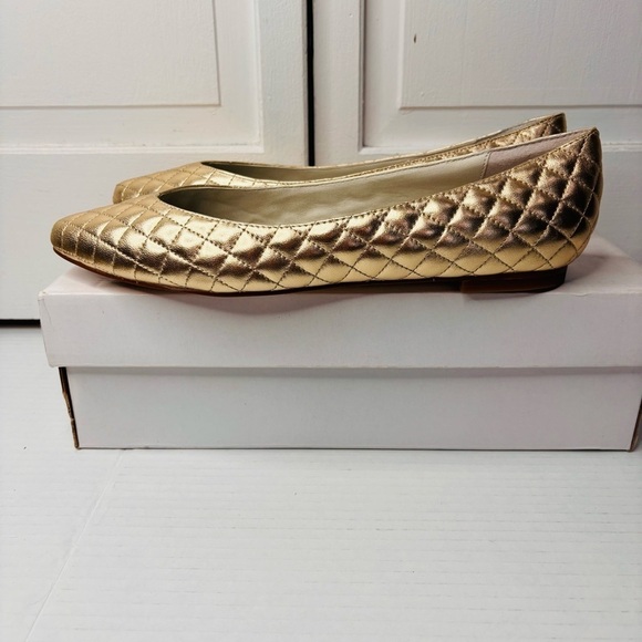 Steve Madden Shoes - New STEVE MADDEN The Hot Gold Leather Quilted Flats Size 9